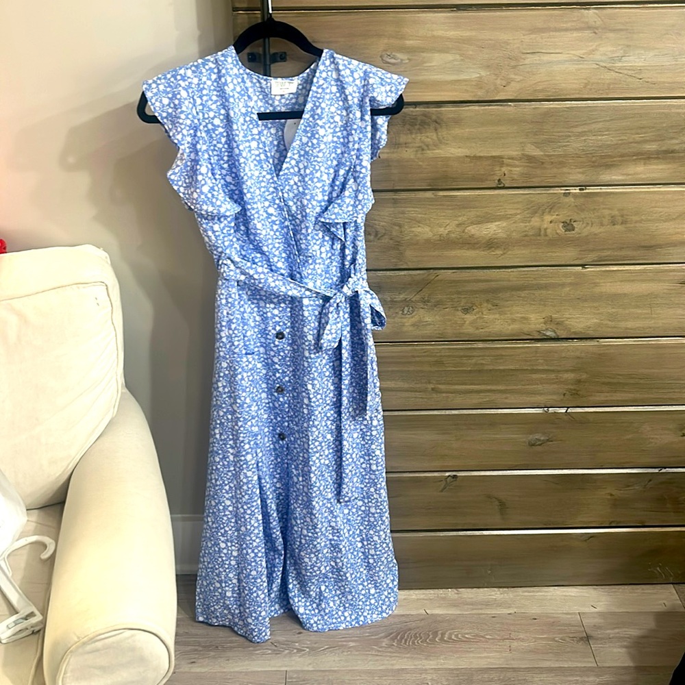 Beautiful sun dress. With buttons and ties
